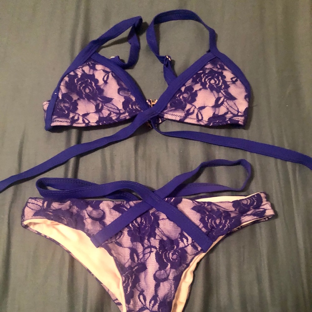 Medium Bikini Set - Picture 3 of 3